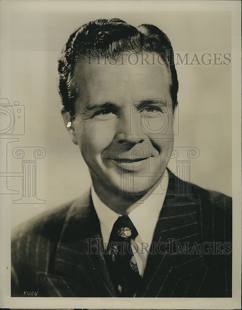 1945 Press Photo Dick Powell American Singer Actor Producer Rogues Gallery Show - Historic Images