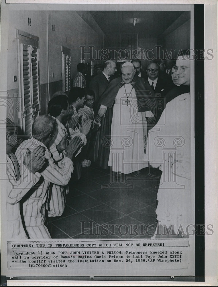 1963 Press Photo Pope John XXIII Visits Regina Coeli Prison Rome Italy - Historic Images