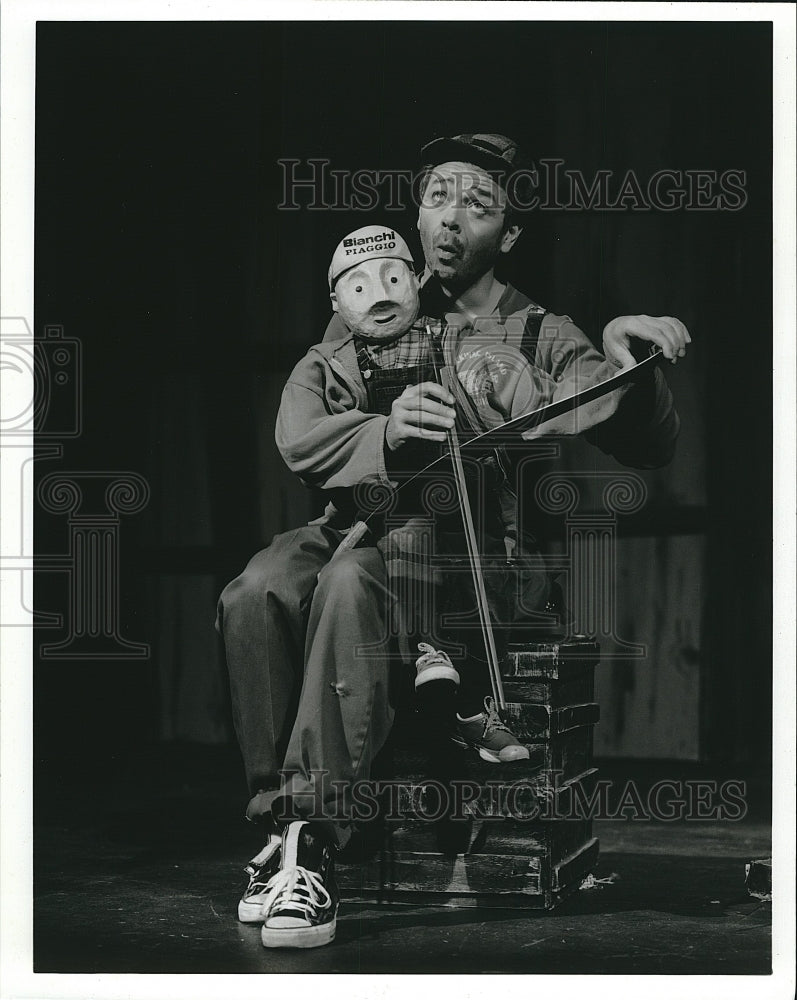 1996 Press Photo Puppeteer Gale La Joye in &quot;Snowflake&quot;. - Historic Images