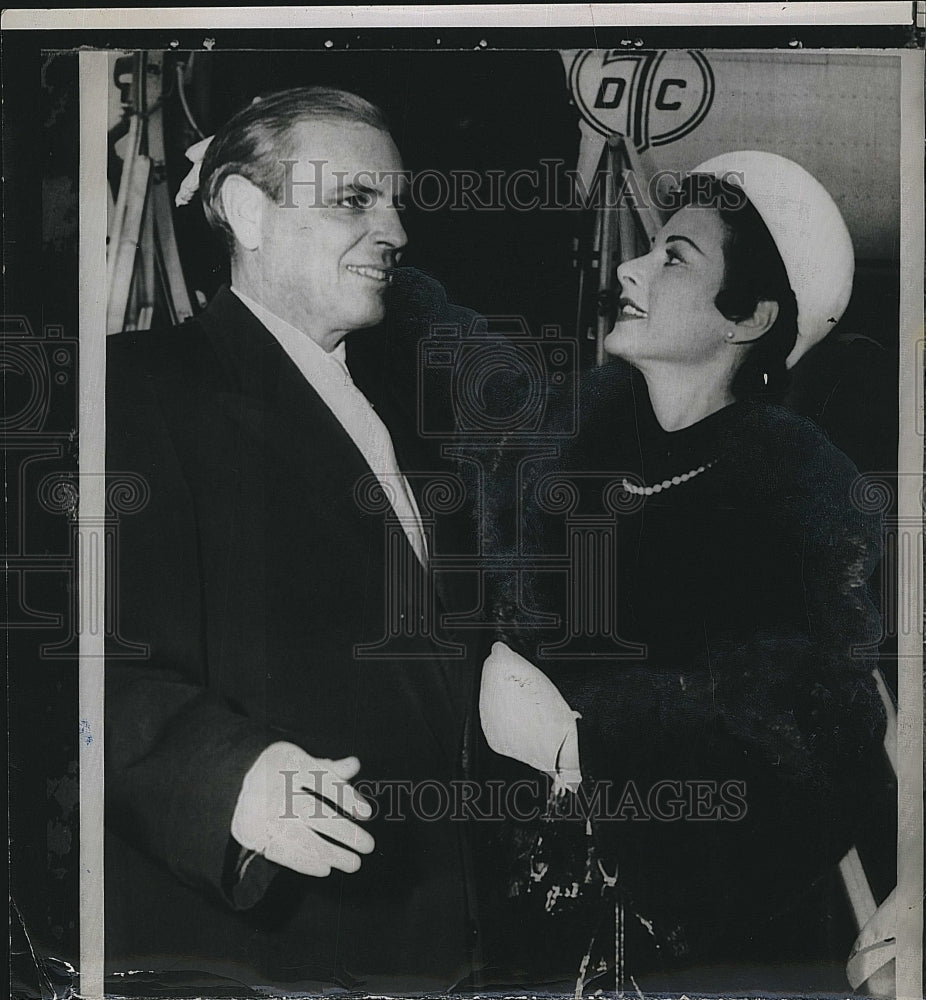 1953 Press Photo Two Celebrities. - Historic Images