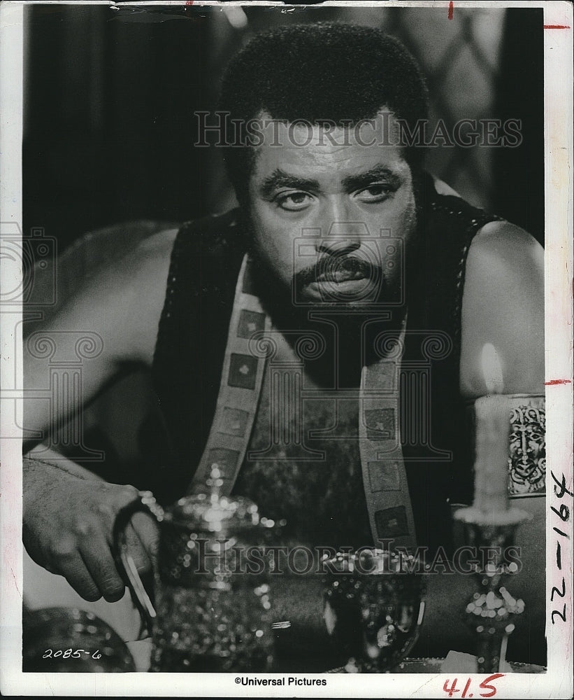 1982 Press Photo Actor James Earl Jones as Nick Debrett in &quot;Swashbuckler&quot; - Historic Images