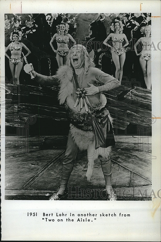 1951 Press Photo Actor Bert Lahr in &quot;Two on the Aisle&quot; - Historic Images