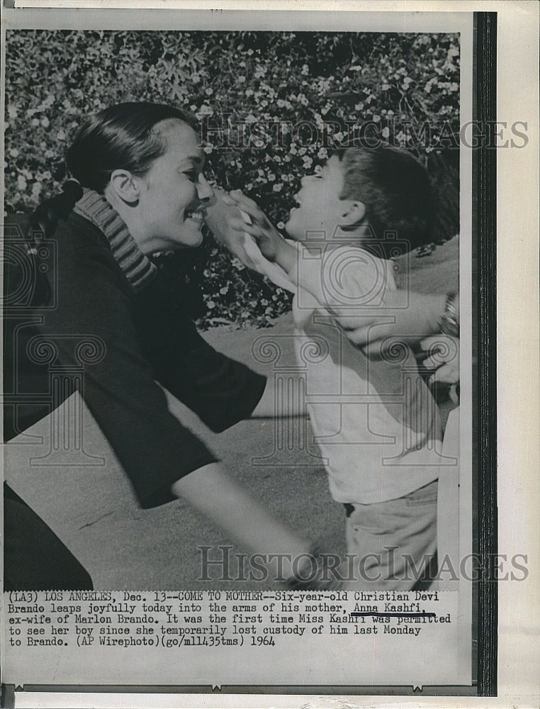 1964 Press Photo Actress Anna Kashfi and son Christian Brando - Historic Images