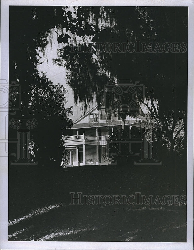 1958 Press Photo Col Raymond Robins Home - Historic Images