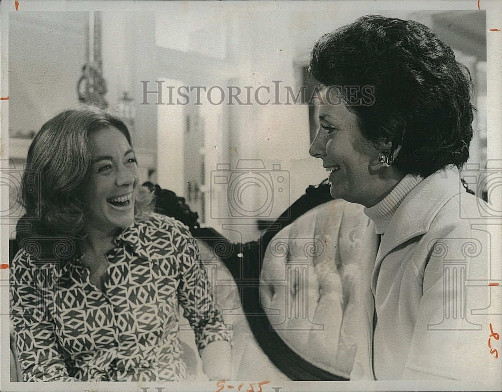 1975 Press Photo Sylvia Chase Correspondent Cornelia Wallace Magazine Premiere - Historic Images