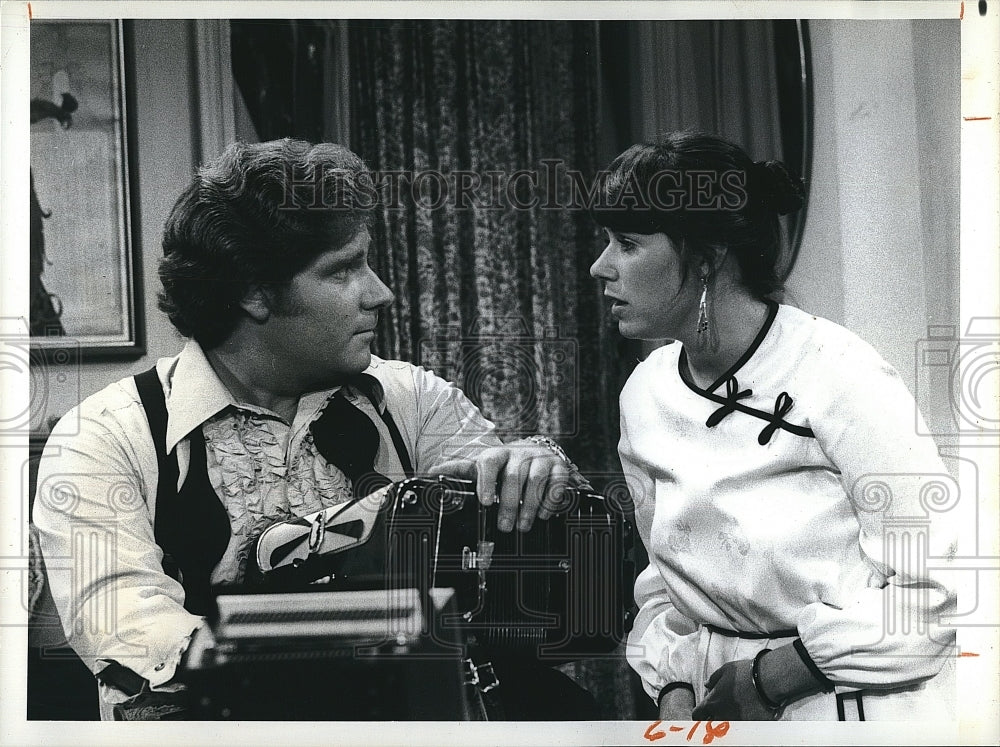 1976 Press Photo Richard Masur Actor Julie Kavner Actress Rhoda Sitcom TV Show - Historic Images