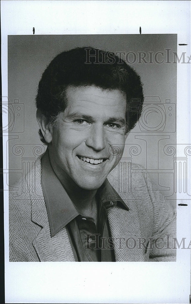 1988 Press Photo Actor Tony Roberts of &quot;The Four Seasons&quot; - Historic Images