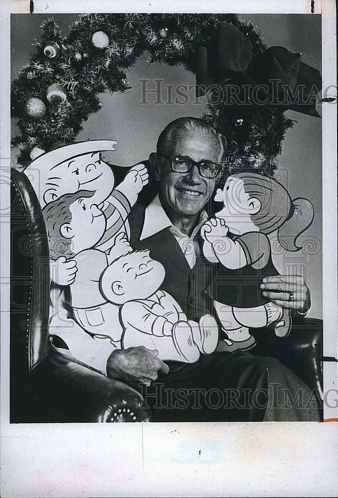 1983 Press Photo Cartoonist Bil Keane Speaking About Circus - Historic Images