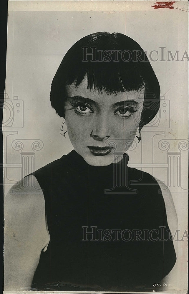 Press Photo Actress Carolyn Jones, Addams Family Star - Historic Images