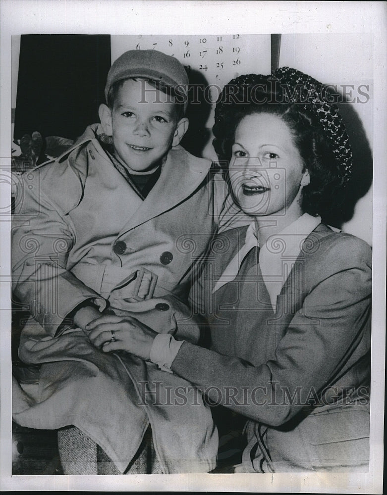 1949 Press Photo David Dempsey, Child With Stomach Ailment &amp; Mom Mabel Palmer - Historic Images