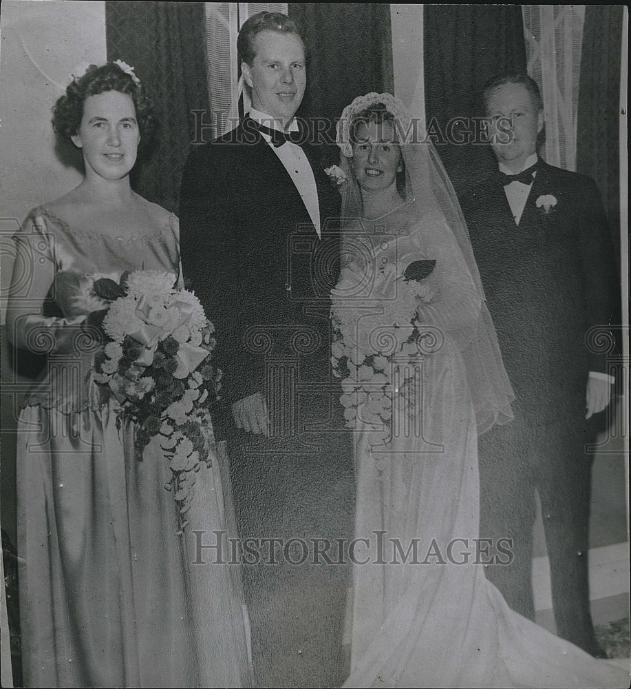 1951 Press Photo Mr. and Mrs. Alfie Savelo - Historic Images