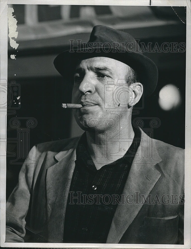 1963 Press Photo Telly Savalos stars  in NBC-TV &quot;Empire&quot;. - Historic Images