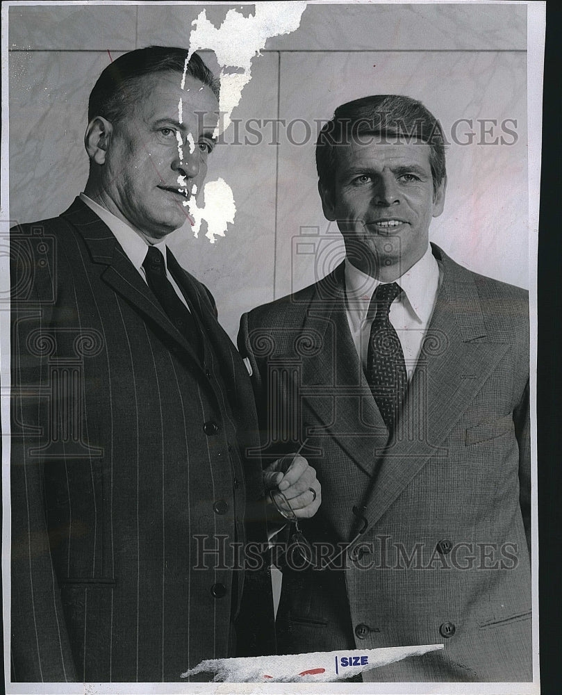 1975 Press Photo George C. Scott, William Devane &quot;Fear on Trial&quot; - Historic Images