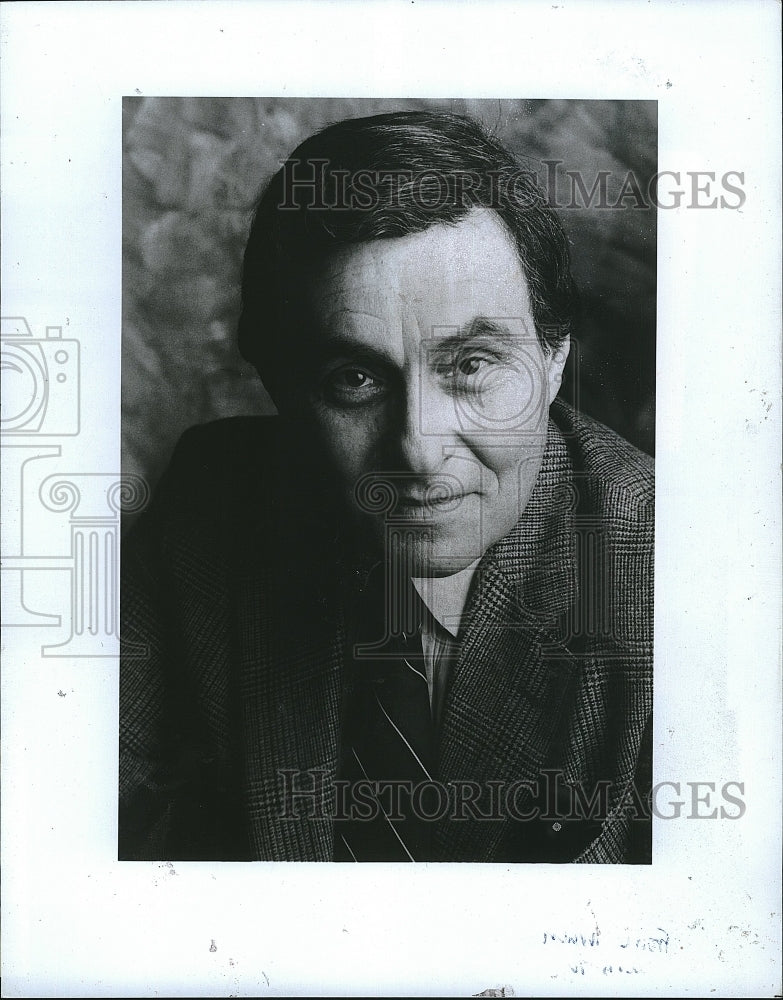 1990 Press Photo WCVB-TV personality Frank Avruch - Historic Images