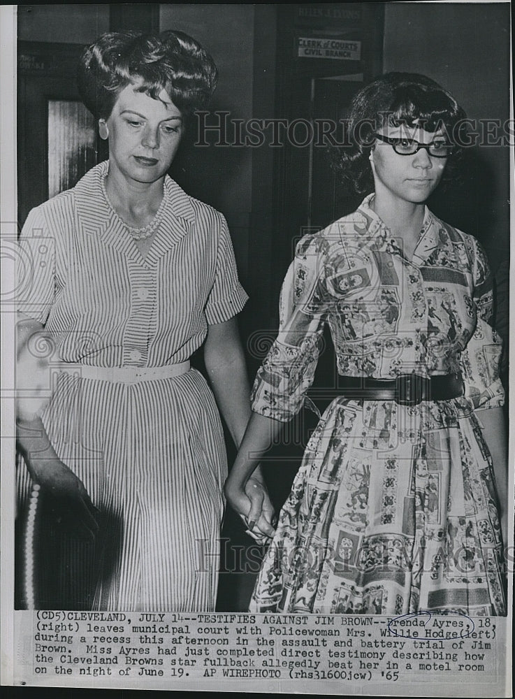 1965 Press Photo Brenda Ayres testifies against Cleveland Browns fullback Jim - Historic Images