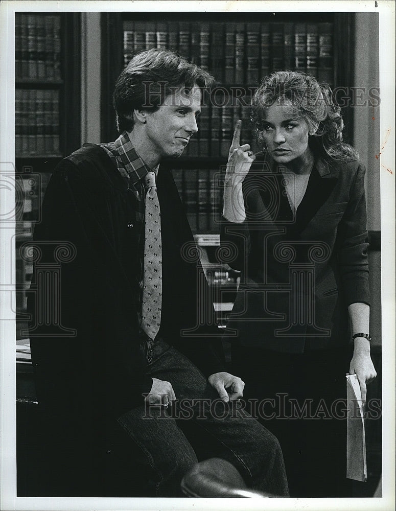 1984 Press Photo Karen Austin &amp; Harry Anderson Star In &quot;Night Court&quot; - Historic Images