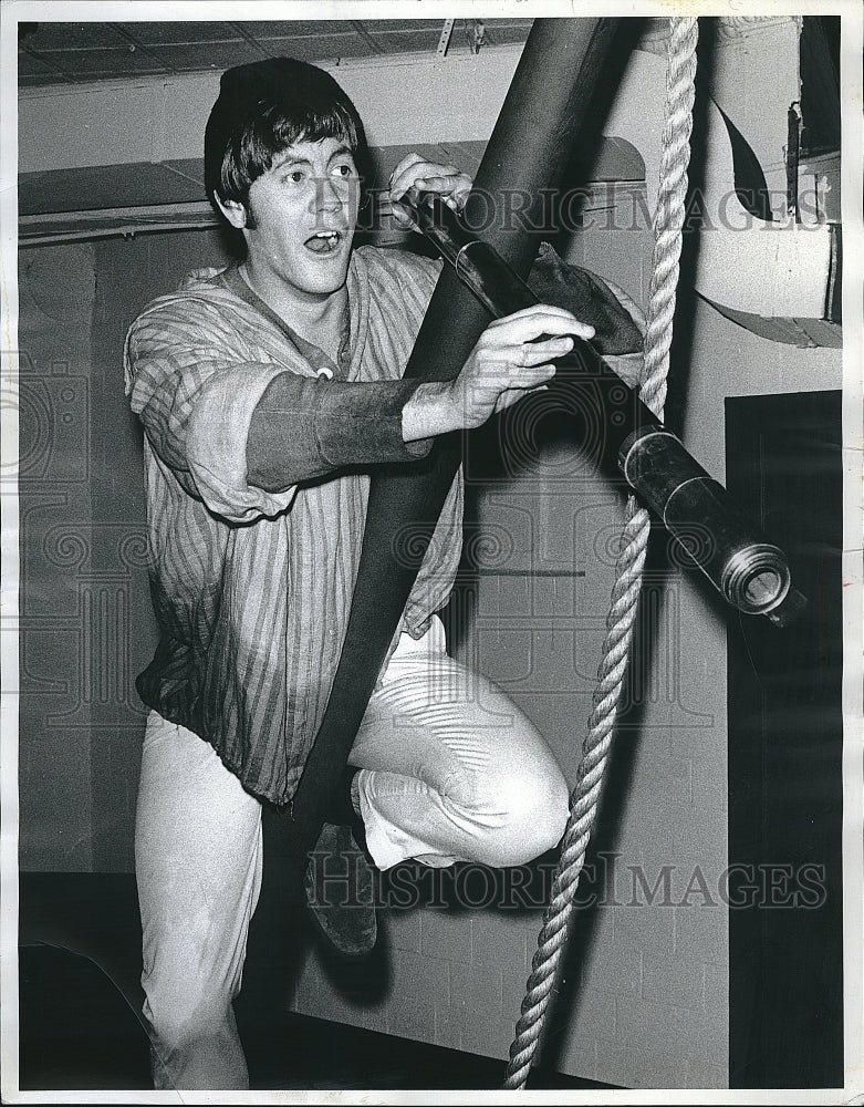 1975 Press Photo "The Whale Show" starring Billy McDowell - Historic Images