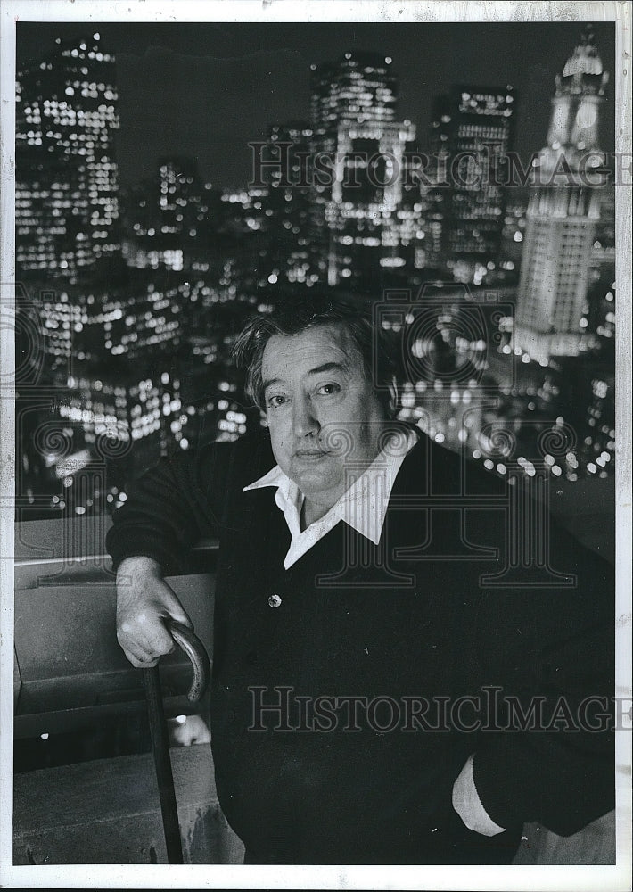 1990 Press Photo Raymond McCarthy at his Boston apartment - Historic Images