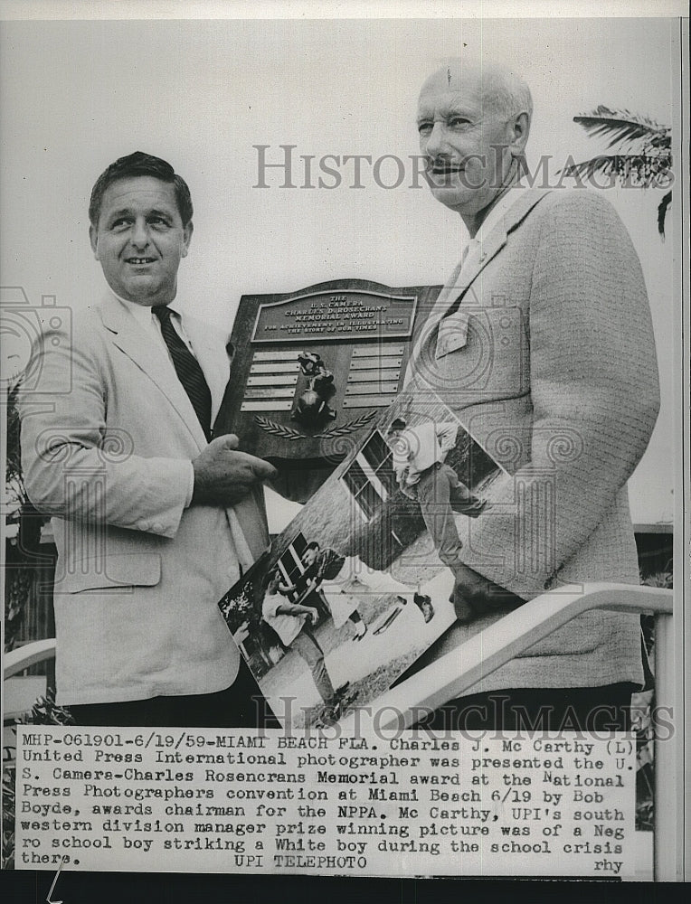 1959 Press Photo Charles J McCarthy of UPI &amp; Bob Boyde - Historic Images