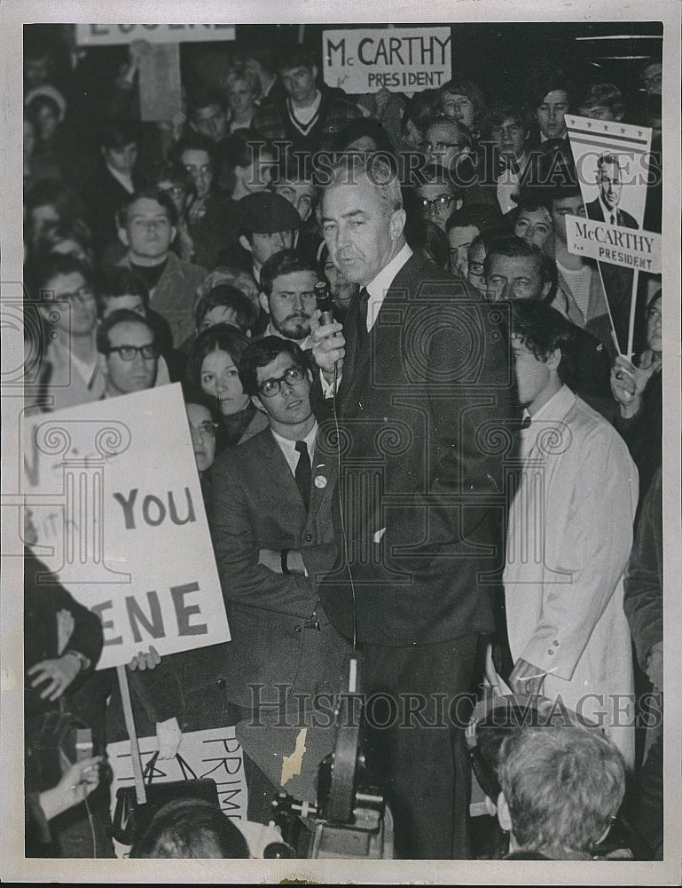 1967 Press Photo Senator Eugene McCArthy - Historic Images