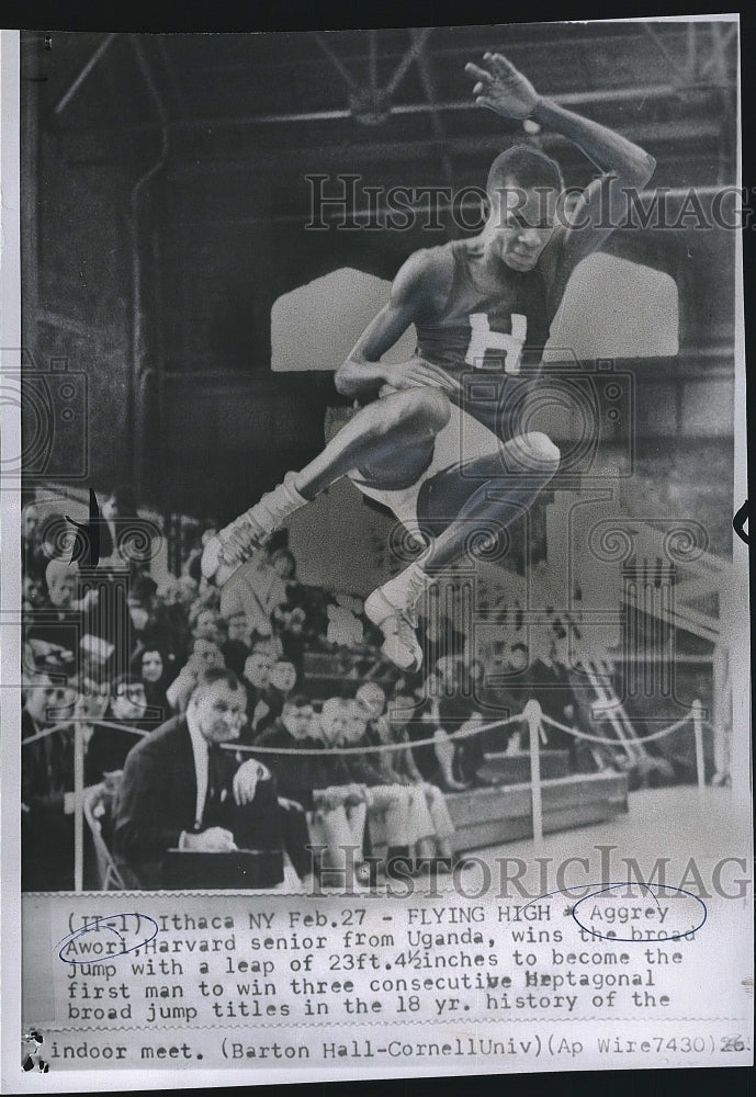 1965 Press Photo Harvard broad jumper Aggrey Awori in action - Historic Images