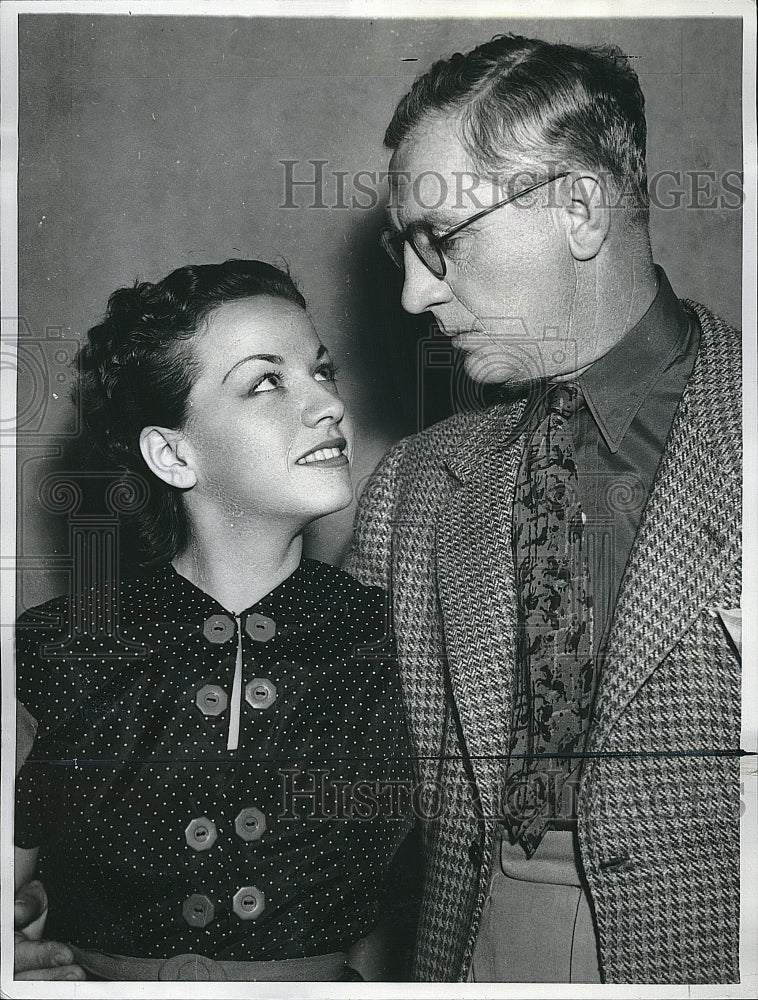 1936 Press Photo Fashion designer Frances Bacon &amp; director dad Lloyd Bacon - Historic Images