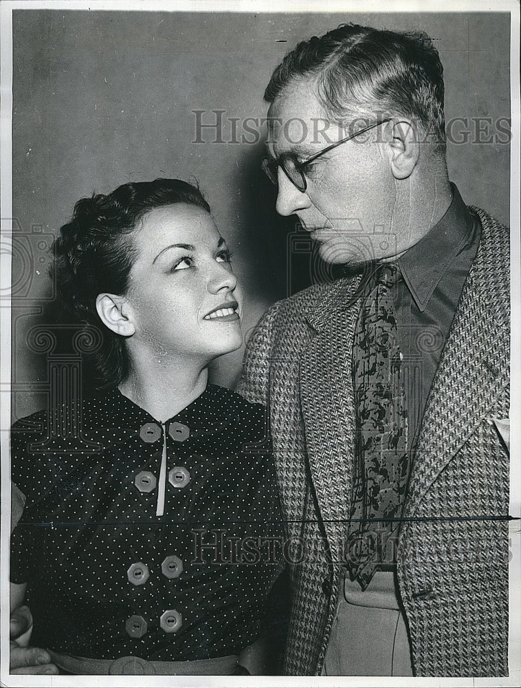 1936 Press Photo Fashion designer Frances Bacon & director dad Lloyd Bacon - Historic Images