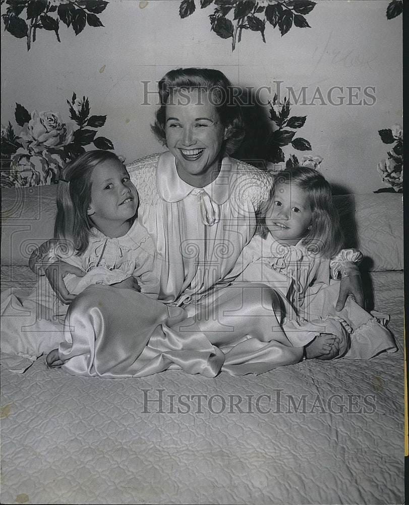 1955 Press Photo Phyliss Avery Avery &amp; Anne - Historic Images