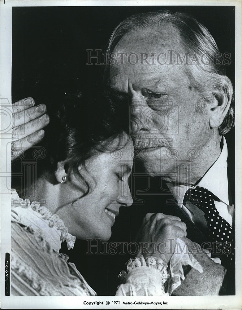 1972 Press Photo Melvyn Douglas, Trish Van Devere, &quot;One is a Lonely Number&quot; - Historic Images