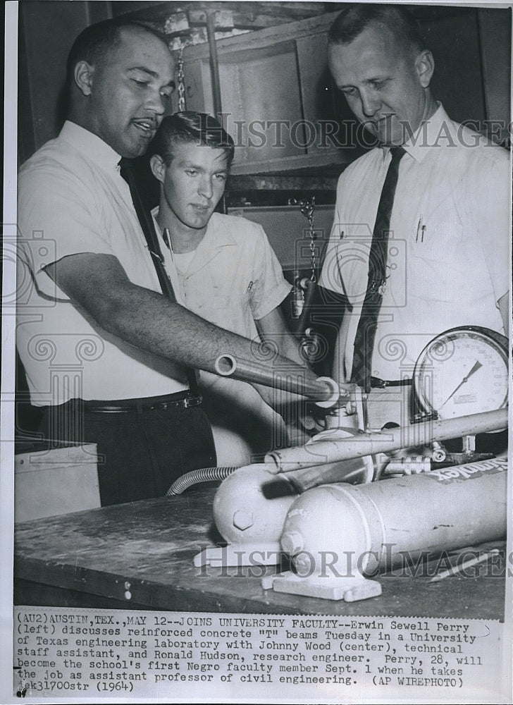 1964 Press Photo Erwin S Perry,John Wood &amp; Ron Hudson at U of Texas - Historic Images