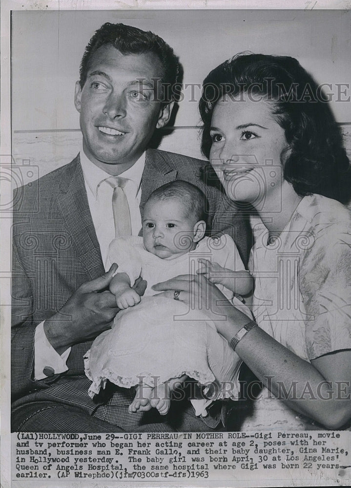 1963 Press Photo Actress Gigi Perreau with husband E Frank Gallo &amp; daughter - Historic Images