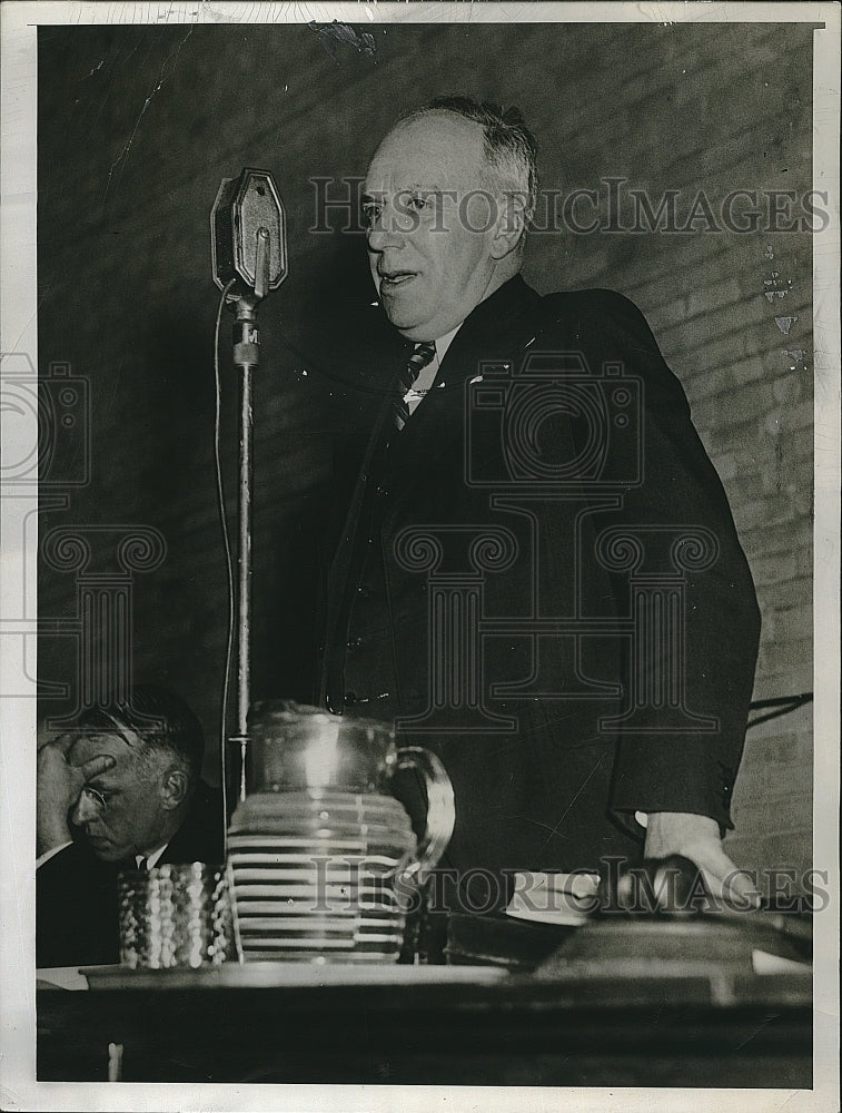 1940 Press Photo Mr Herbert Averyat the microphone - Historic Images