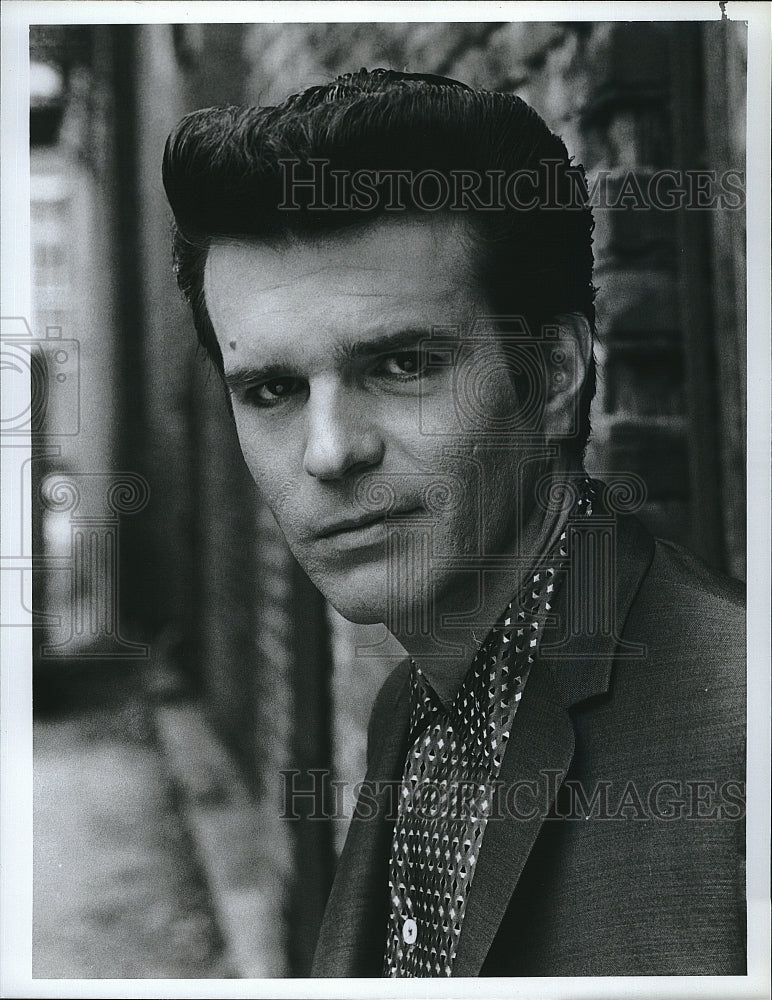 1986 Press Photo Anthony Denison in &quot;Crime Story&quot; - Historic Images