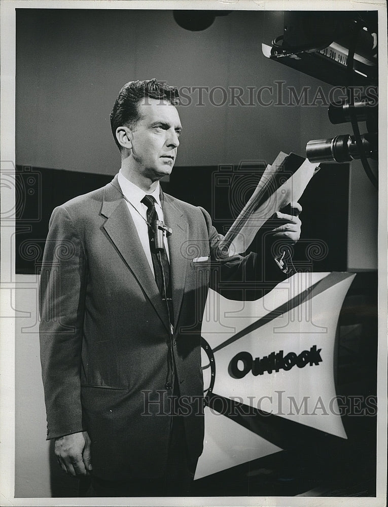 1956 Press Photo Chet Huntley on &quot;Outlook&quot; - Historic Images