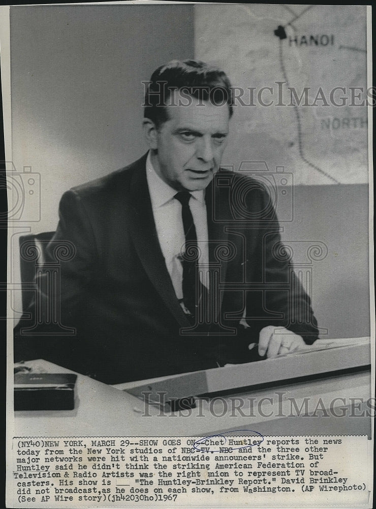 1967 Press Photo "The Huntley-Brinkley Report" with Chet Huntley - Historic Images