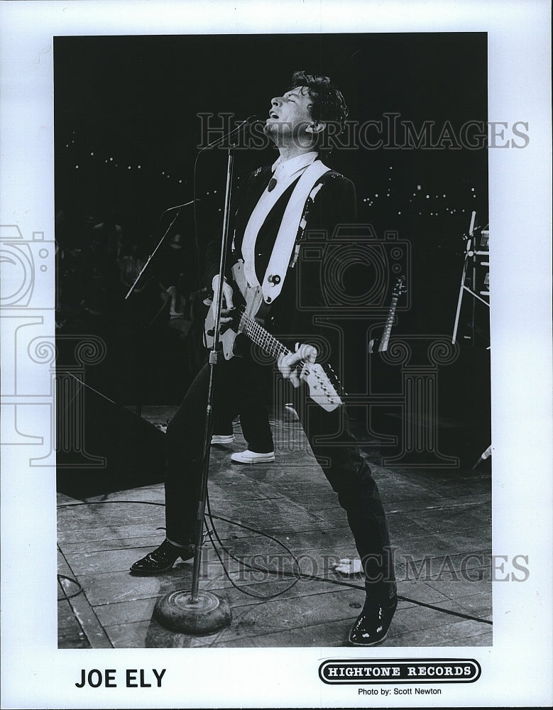 Press Photo singer and guitarist Joe Ely performing - Historic Images