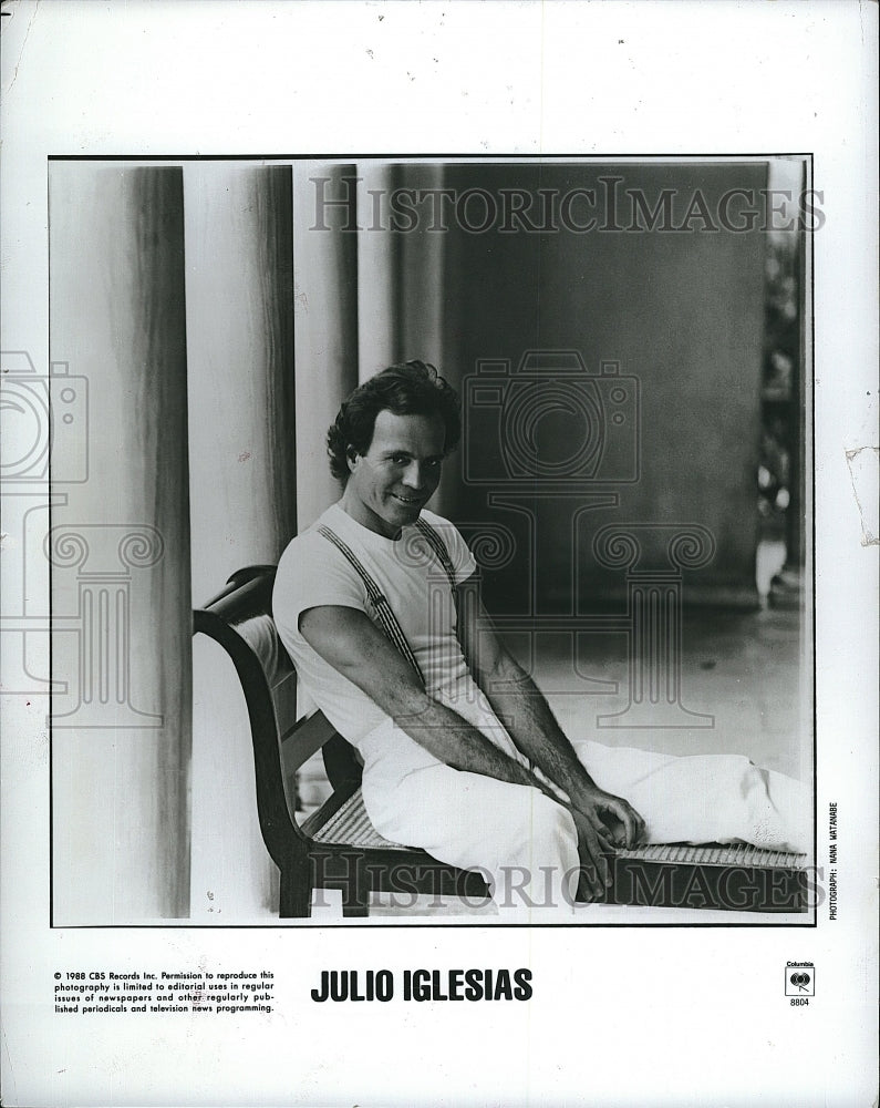 1988 Press Photo Julio Iglesias Spanish Latin Pop Contemporary Singer Songwriter - Historic Images