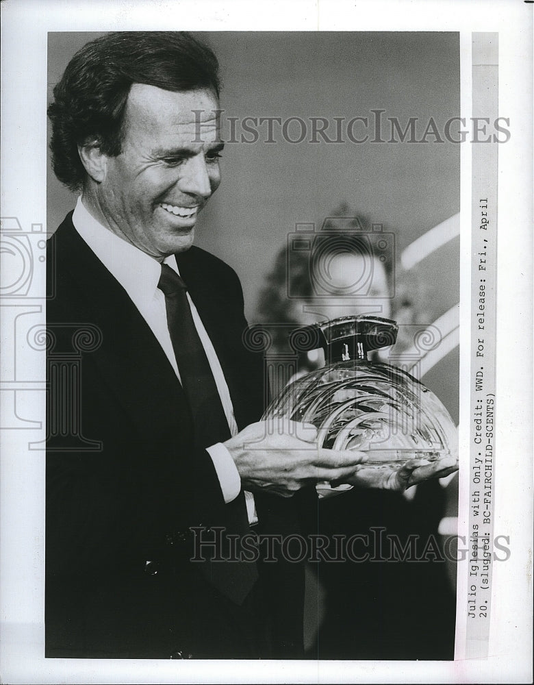 Press Photo Julio Iglesias Spanish Latin Pop Contemporary Singer Songwriter - Historic Images