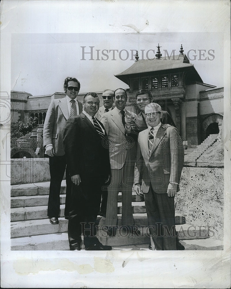 1972 Press Photo Ross Hunter Film Producer &quot;Lost Horizon&quot; Set Fred Ditter - Historic Images