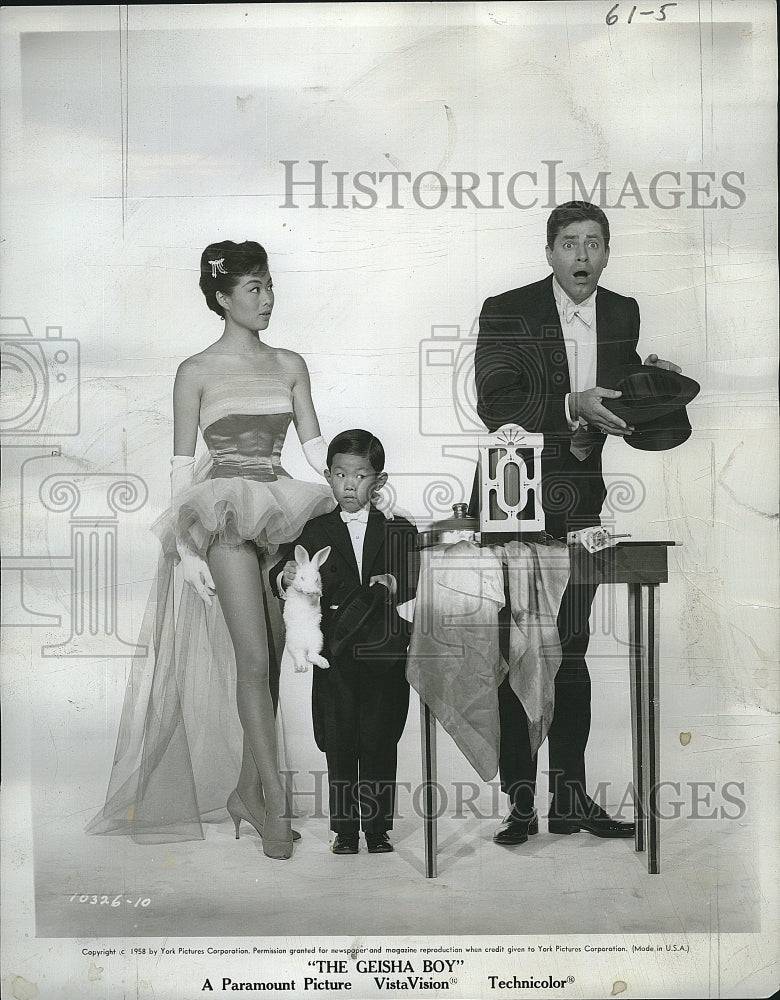 1959 Press Photo &quot;The Geisha Boy&quot; Jerry Lewis, Nobi McCarthy - Historic Images