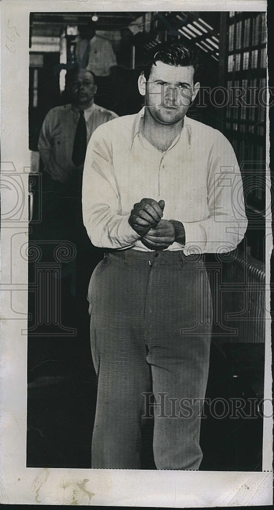 1949 Press Photo John McCann, in custody for slaying a child - Historic Images