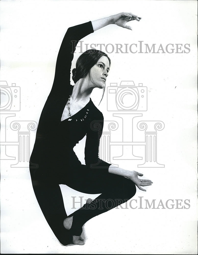 1974 Press Photo Dancer Julie Ince At &quot;Open House&quot; - Historic Images