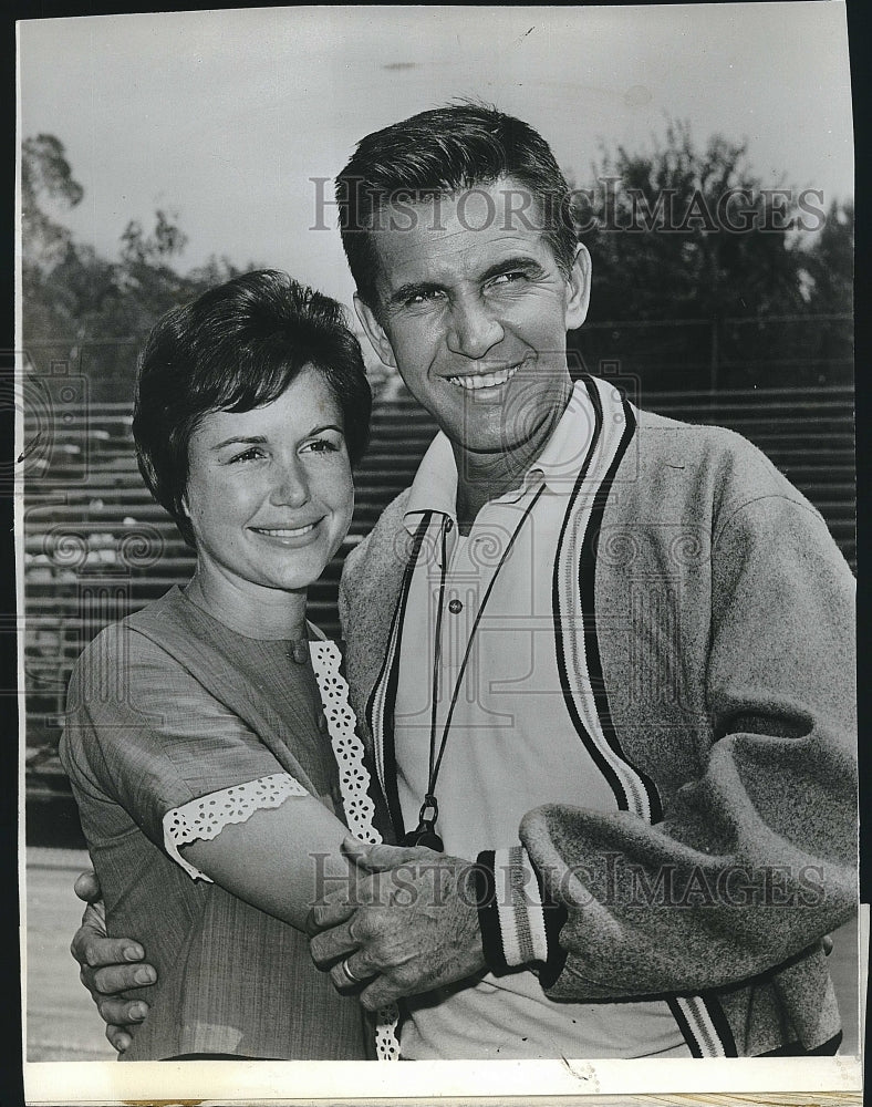 1972 Press Photo Actor Lin McCarthy In "The Long Walk Home" - Historic Images