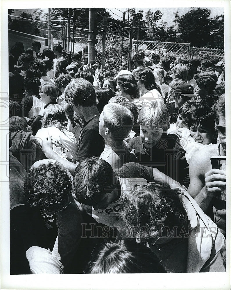 Press Photo Crowd at "The Police" Concert - Historic Images