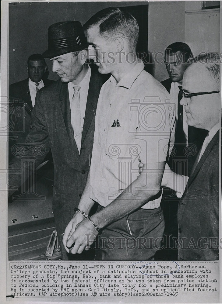 1965 Press Photo Duane Pope in Custody for Murder and Robbery - Historic Images