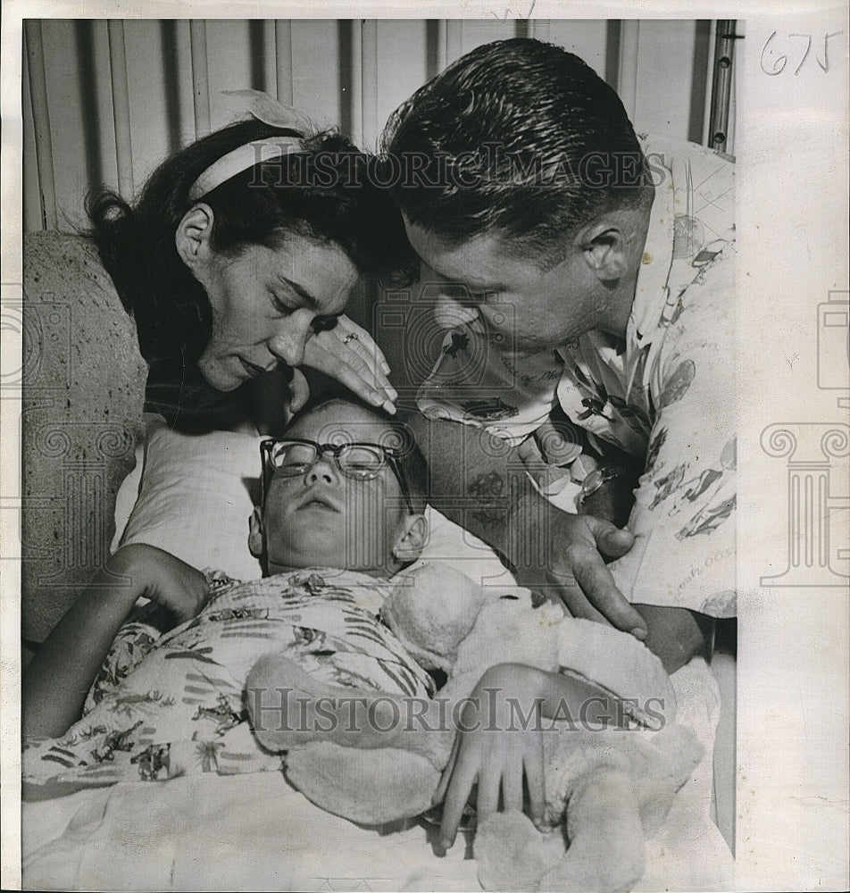 1958 Press Photo  Open-Heart Surgery Patient Tommy Hunter Recovering - Historic Images