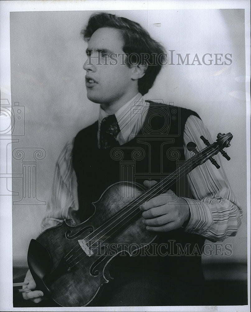 1974 Press Photo Violinist  Robetrt Portney to perform - Historic Images