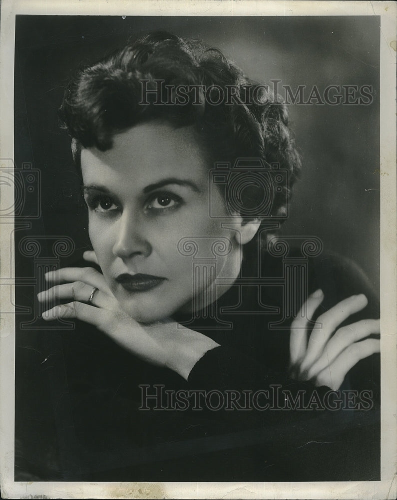 1960 Press Photo Actress Kim Hunter stars in &quot;Moment of Courage&quot;. - Historic Images