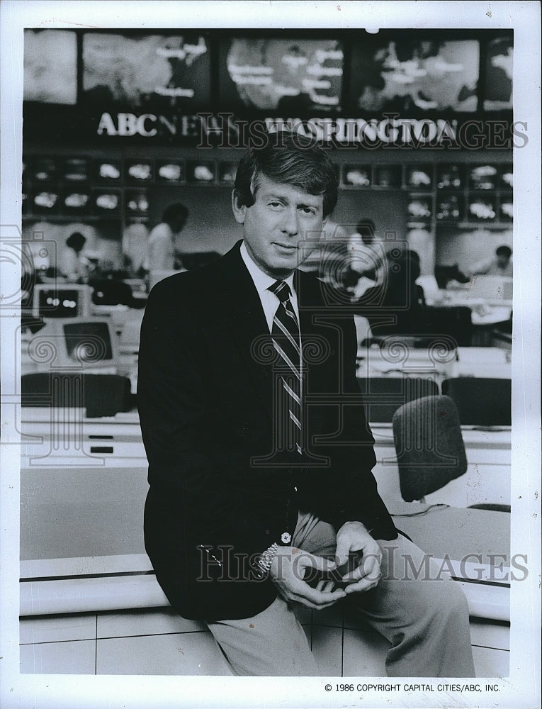 1986 Press Photo ABC TV News Anchor, Host Ted Koppel on &quot;Nightline&quot; - Historic Images