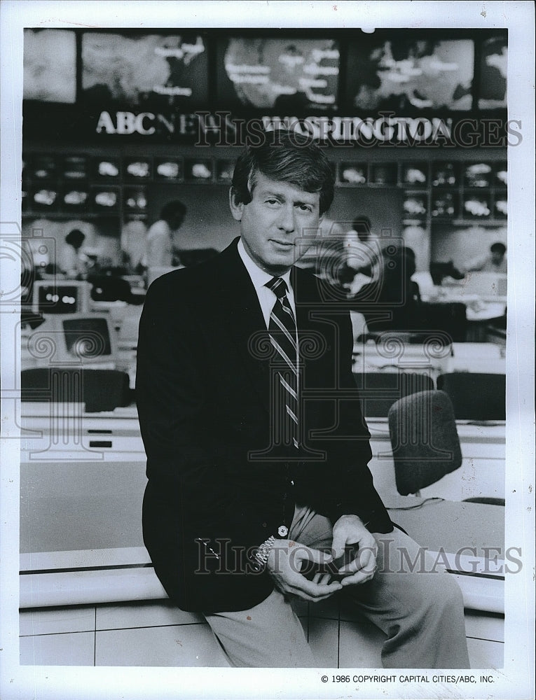 1986 Press Photo ABC TV News Anchor, Host Ted Koppel on "Nightline" - Historic Images